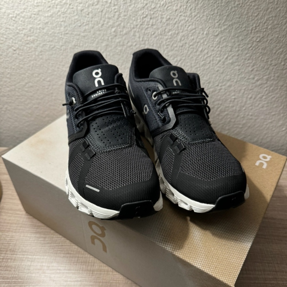 ON cloud 5 Black / White 6.5 Shoes